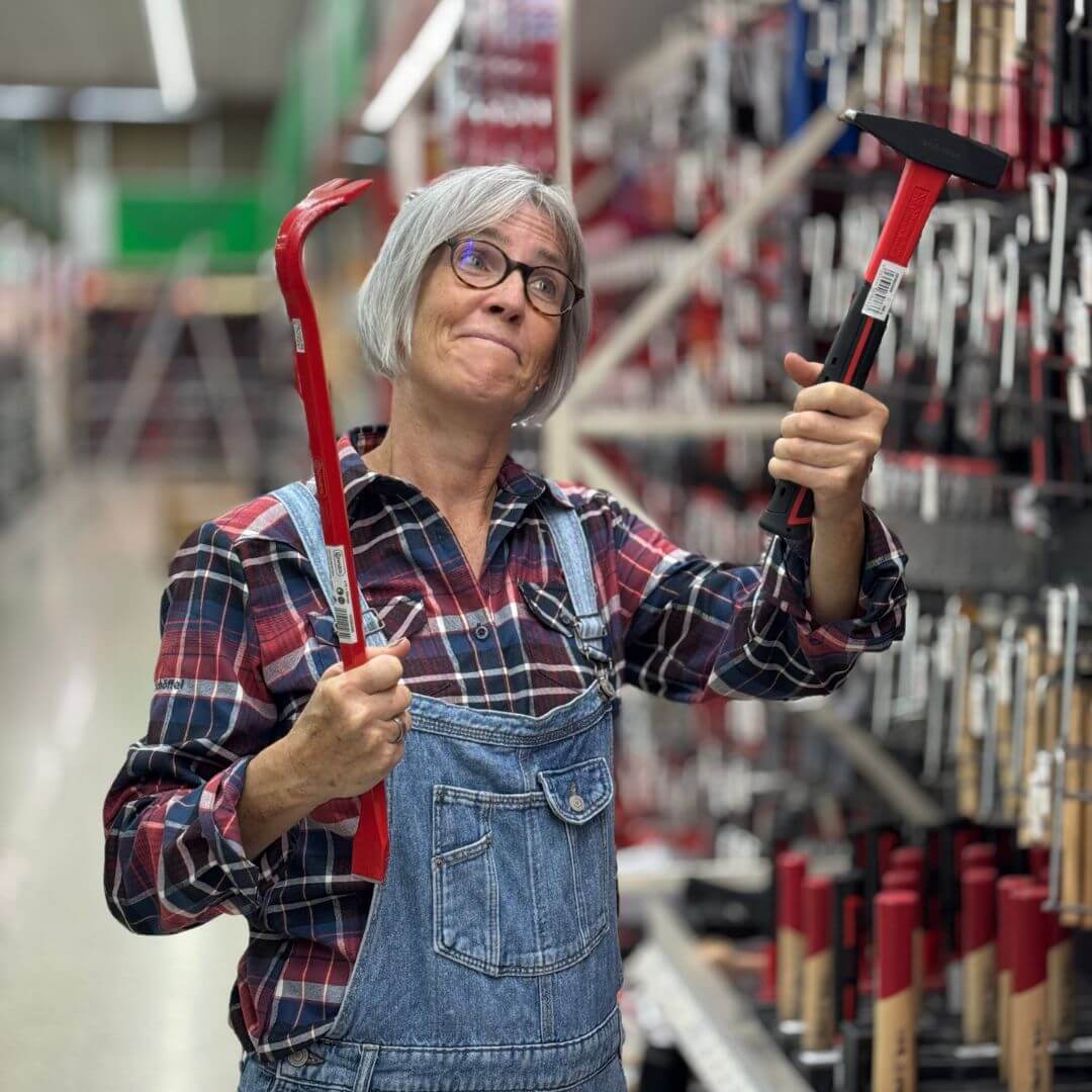 2025_Sabine-Schwarz_im_Baumarkt_3_1080